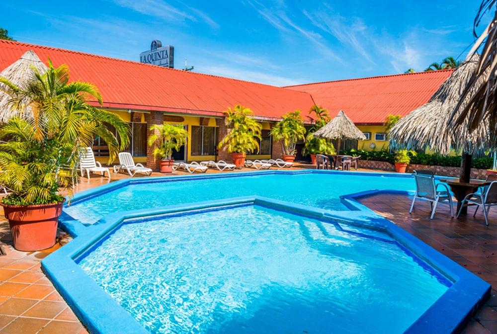 Hotel La Quinta La Ceiba Exteriör bild