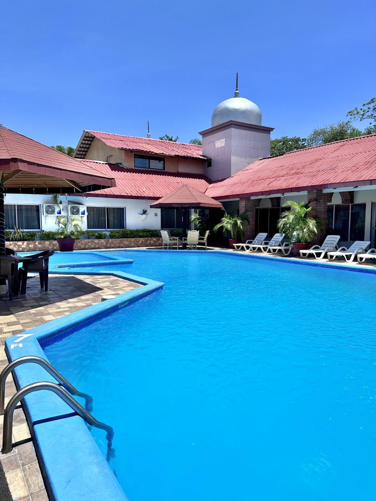 Hotel La Quinta La Ceiba Exteriör bild