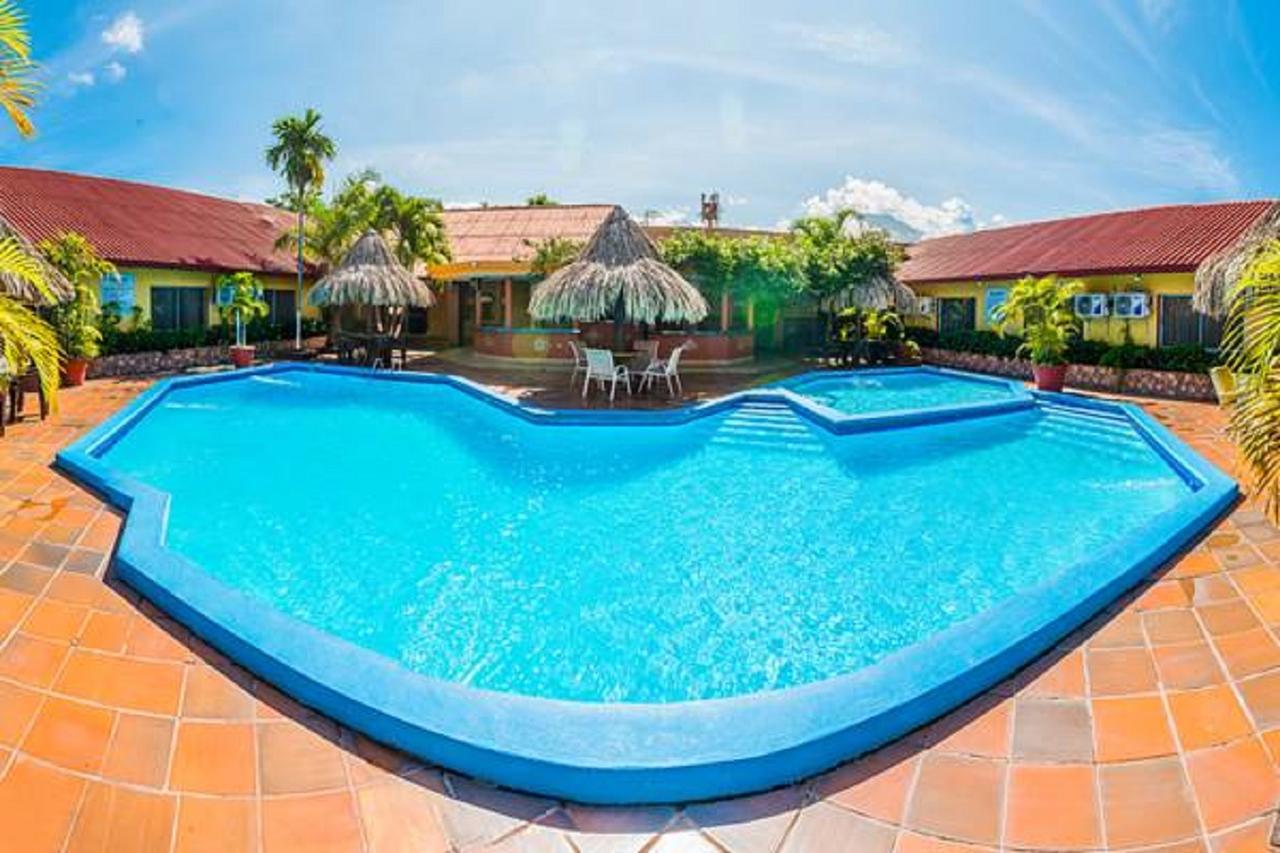 Hotel La Quinta La Ceiba Exteriör bild